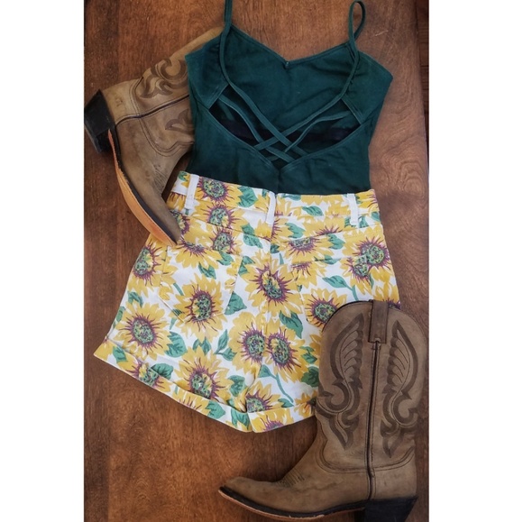 Levi's Pants - Vintage sunflower high waisted shorts